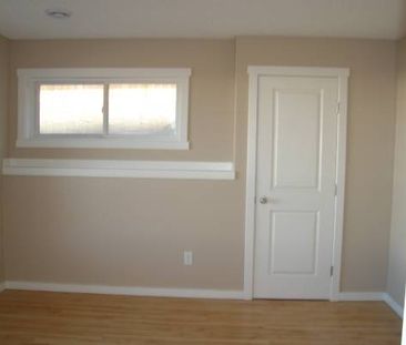 Newer 1 Bedroom Walkout Suit in Terwillegar Towne Incl Utilit Nov 1st - Photo 2