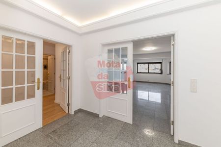 Luxury Apartment for rent in Almada, Distrito de Setúbal - Photo 5