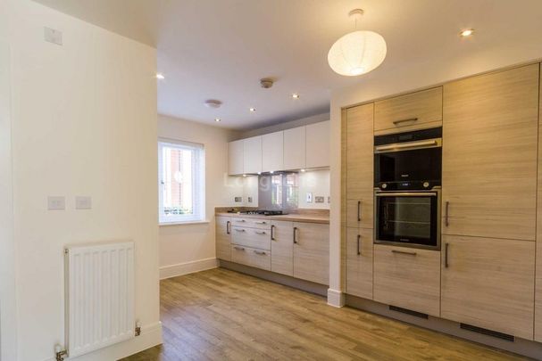 3 bedroom end of terrace house to rent - Photo 1