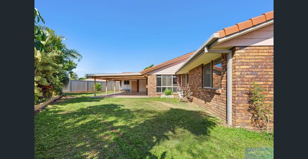 🏡 Spacious Family Home with Dual Living Areas and Outdoor Entertaining 🏡✨ - Photo 1