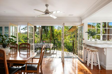 TIMELESS COASTAL ELEGANCE - PRIVATE PALM BEACH SANCTUARY - Photo 2