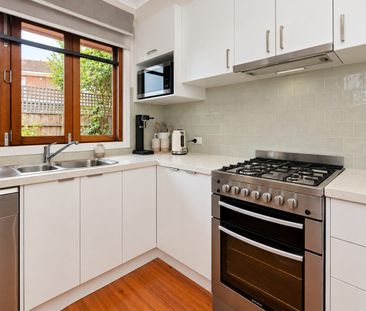 Villa with additional studio/ or home office and a garage ! - Photo 5