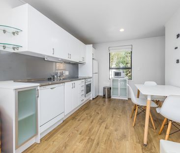 City Fringe Townhouse - Photo 2