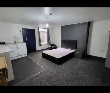 1 Bed End Terrace, Wesley Road, LS12 - Photo 2