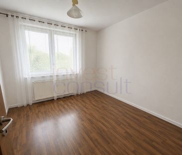 NA PRENÁJOM V KOMÁRNE TROJIZBOVÝ BYT S BALKÓNOM VO VYHĽADÁVANEJ LOK... - Photo 1