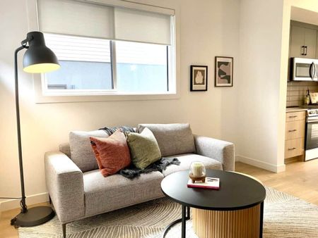 Edmonton Unfurnished townhouse Rental in Jasper Place - BRAND NEW Dual Master Bath Townhome, IN A+ Location, Close to Downtown, Parks & Pet Friendly! - Photo 3