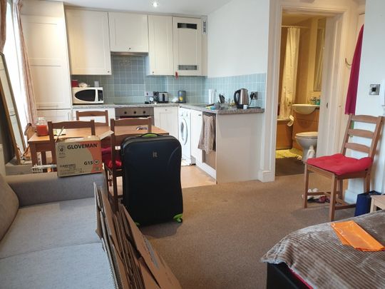 Studio Flat, Winchester Road, SO16 - Photo 1