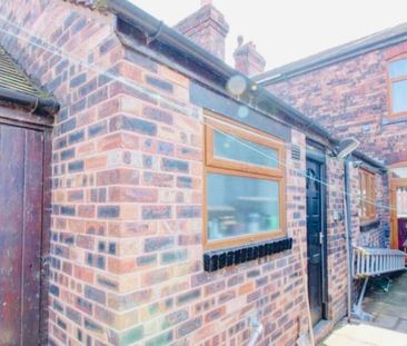 Well-presented 2-Bed Terraced House with Spacious Lounge/Diner – Cl... - Photo 6