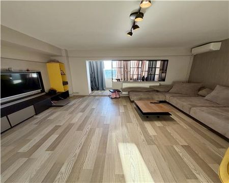 Apartament 3 camere, centrala proprie, Ploiesti, zona centrala - Photo 3