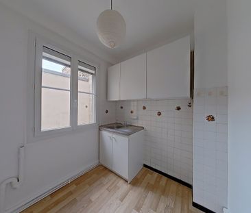 Location Appartement 2 pièces 33m² PARIS 18ème - Photo 3