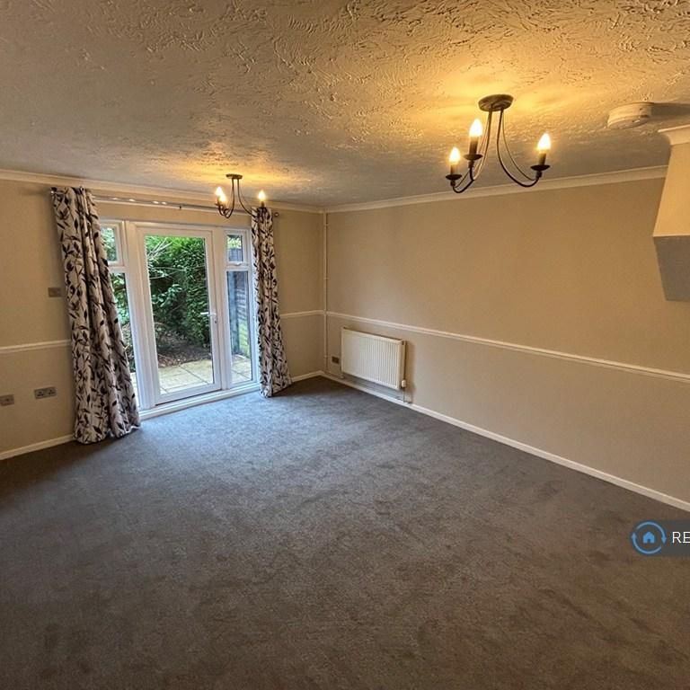 2 bedroom end of terrace house to rent - Photo 1