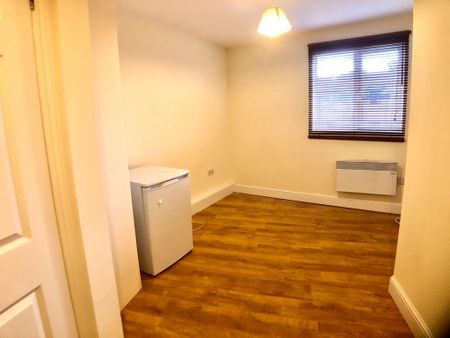 Studio to rent - Photo 2