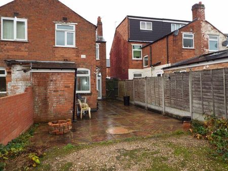 4 bedroom semi-detached house to rent - Photo 2