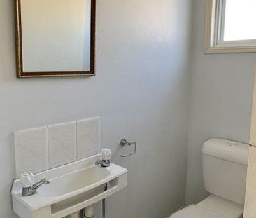 A LOVELY TOWNHOUSE IN A POPULAR BAYSIDE COMPLEX! - Photo 6