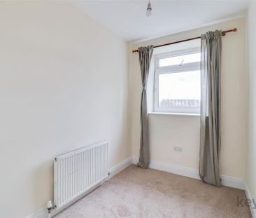 3 bedroom terraced house to rent - Photo 6