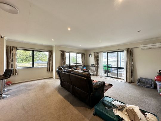 3-Bedroom Home in Lower Hutt! - Photo 1