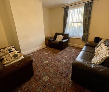 6 bedroom detached house to rent - Photo 1