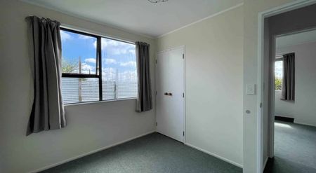 Sunny Two-Bedroom Home with Spacious Yard - Photo 2