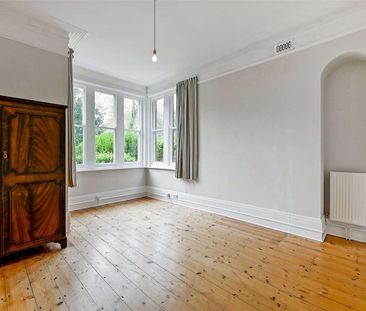 A spacious three bedroom apartment - Photo 4