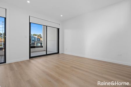 Elegant 5-Bedroom Double Storey Home in Gledswood Hills - Photo 3