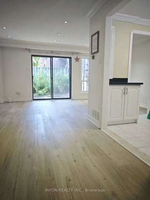 55 - 1131 Sandhurst Circle #Upper - Photo 1