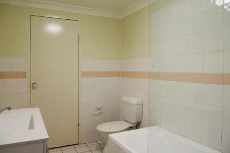 “1ST FLOOR UNIT - WALK TO STATION” - Photo 5