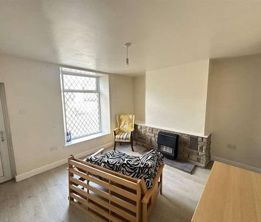 Fell Lane, Keighley, BD22 - Photo 2