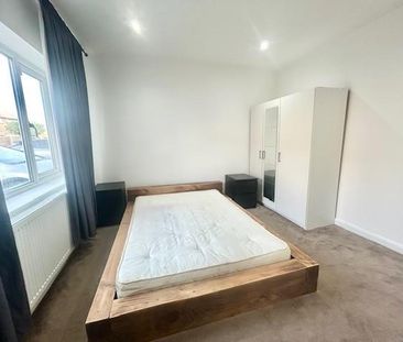 4 bedroom terraced house to rent - Photo 5