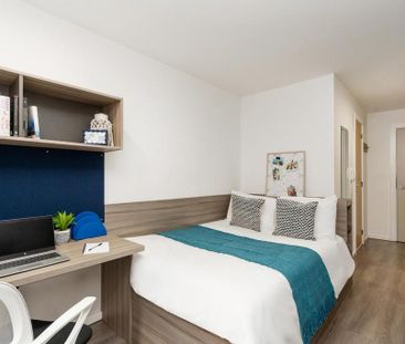 1 bedroom in a flat share to rent - Photo 5