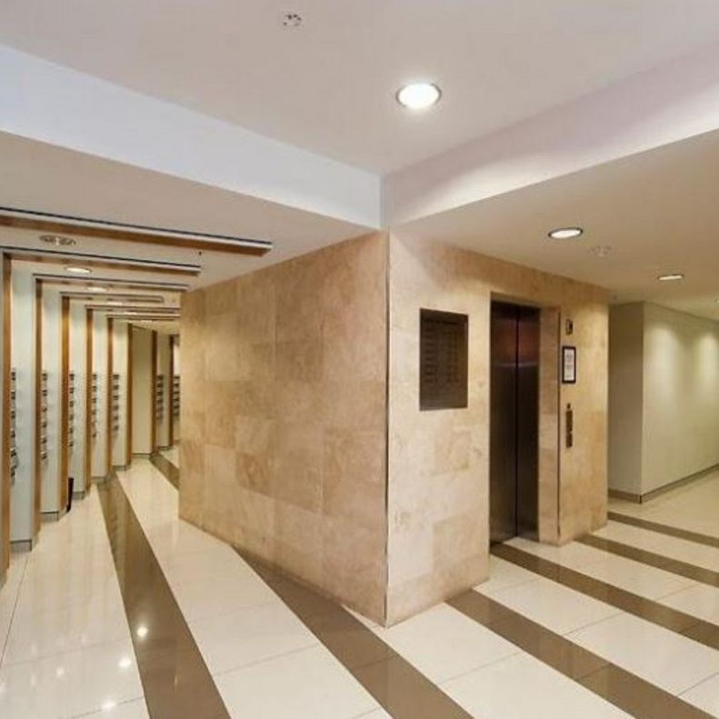 Stylish 1 Bedroom, 1 Bathroom Furnished Apartment – Prime City Location - Photo 1