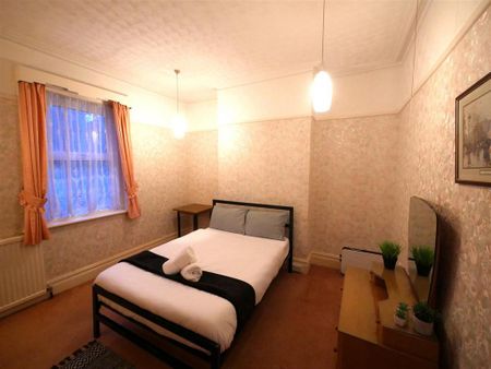 10 bedroom house to rent - Photo 2