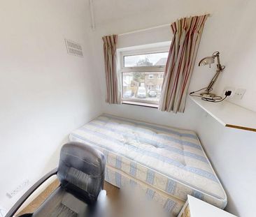 4 bedroom semi-detached house to rent - Photo 5