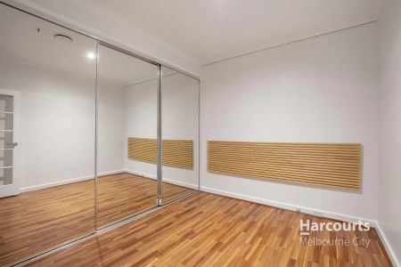 Modern One-Bedroom Apartment - Photo 2