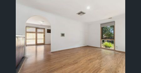 Spacious & Well-Located 3-Bedroom Home in Prime Cranbourne North Location - Photo 2