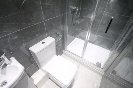 5 bedroom semi-detached house to rent - Photo 5