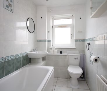 Woodside Crescent, Paisley, Renfrewshire - Photo 6