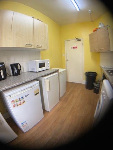 Room in a Shared House, Bedford Road, RG1 - Photo 4