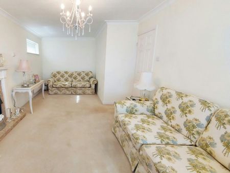 Bungalow to rent on - Photo 4