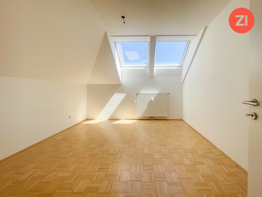 Geförderte 3- Zimmer Dachgeschoss-Wohnung inkl. Loggia und Stellplatz! Einbau einer Küche möglich - Photo 1