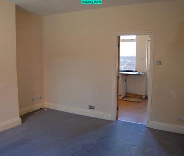 3 bedroom end of terrace house to rent - Photo 1