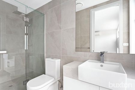 CONVENIENCE MEETS COMFORT IN THIS CENTRAL BAYSIDE HOME! - Photo 2