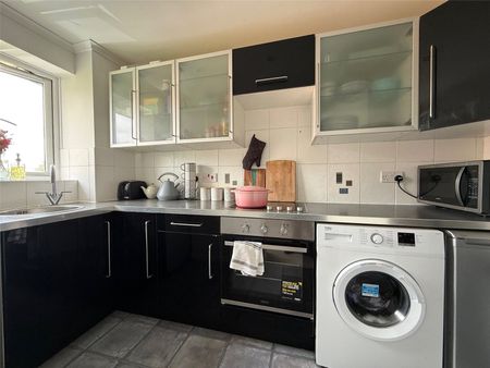 Ascot Court, Aldershot, Hampshire, GU11 - Photo 5