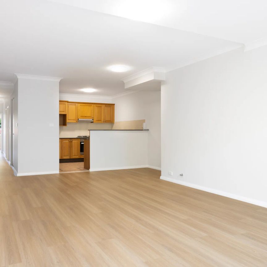 8/100 Johnston Street, - Photo 1