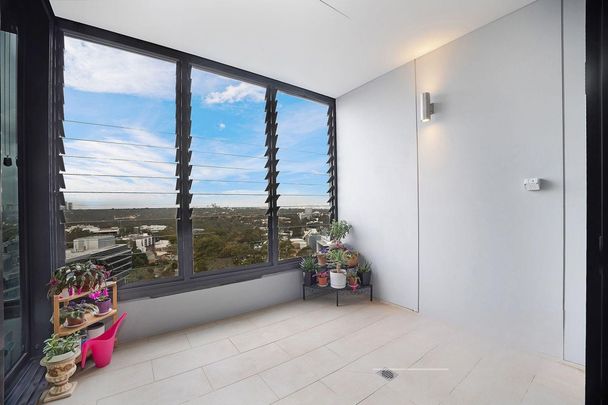 City Skyline & Nye Fireworks ** Available 22/11/25 ** - Photo 1