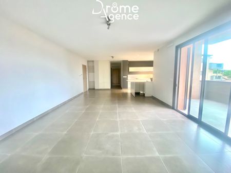 Location Appartement 3 pièces 81m² TOURNON SUR RHONE 07300 - Photo 2