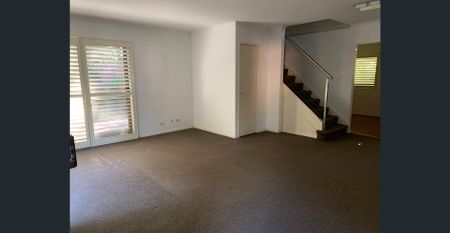 Free-standing Townhouse - Photo 4