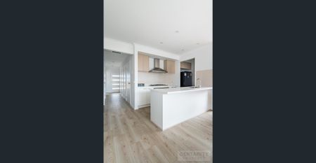 Modern Co-Living at Its Finest – Fully Furnished & All Bills Included! - Photo 2