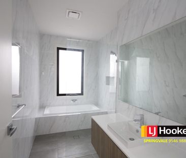 Stunning 3-Bedroom Townhouse Just Steps from the Beach - Photo 5