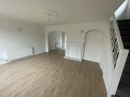 100 Longcroft Road, S18 - Photo 2