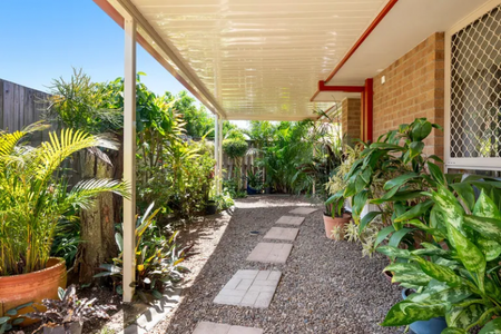 Stylish Low-Set Family Home in Prime Tingalpa Location - Photo 4